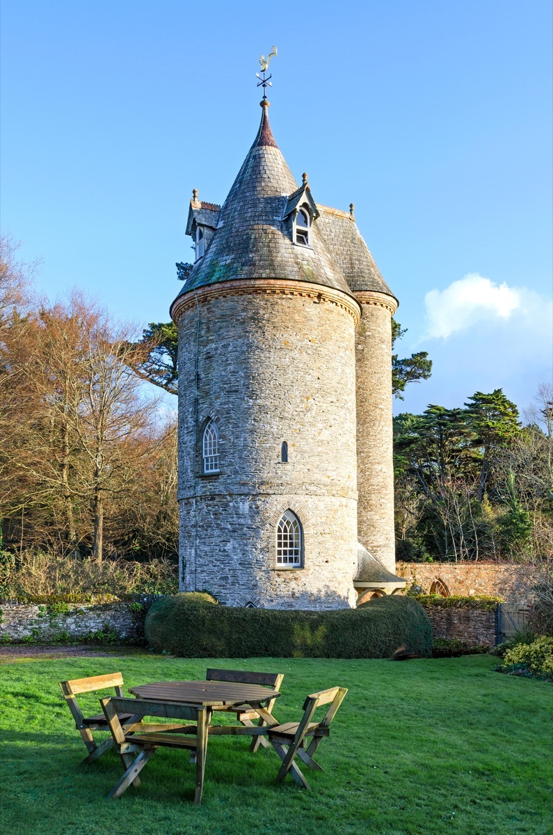 old water tower home, unique houses