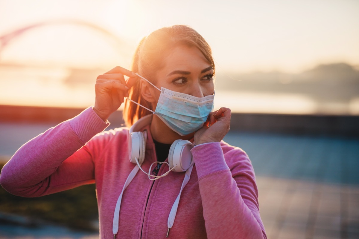 Woman wearing a mask on her run