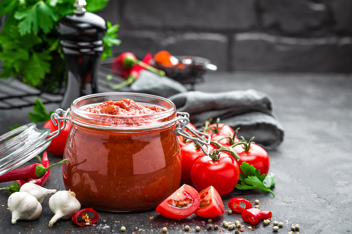 Tomato sauce in a jar