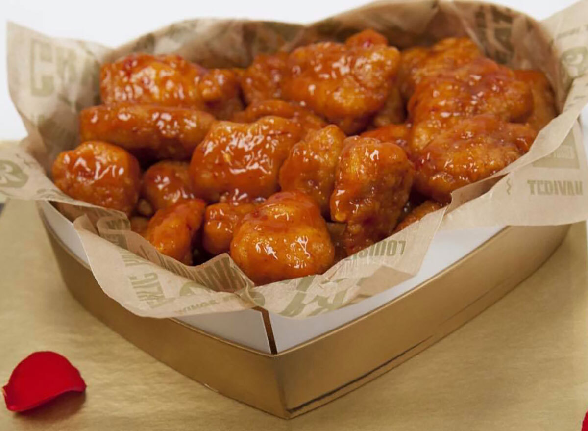 platter of fried chicken wings