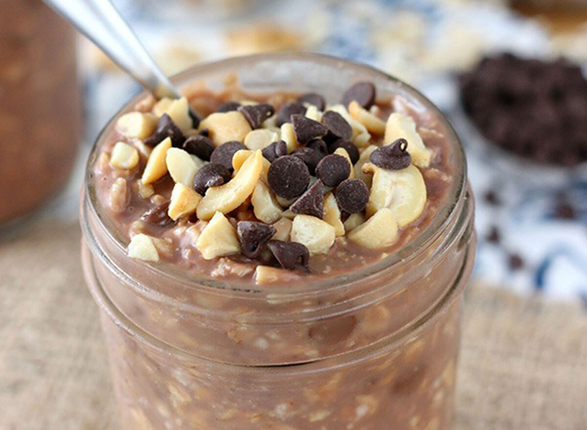 overnight oats double chocolate cashew