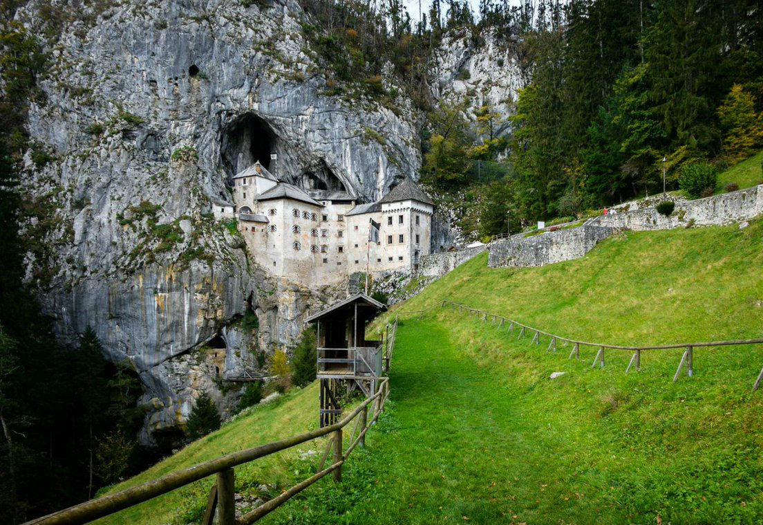 incredibly-cool-castles-around-the-world-08