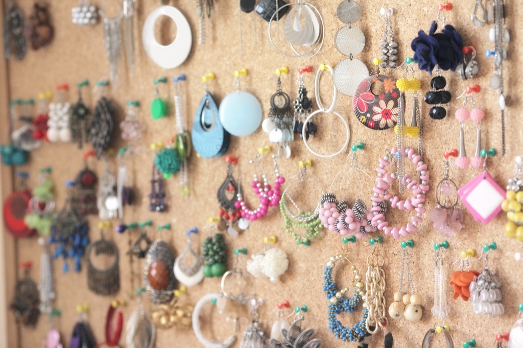 cork jewelry board storage hacks