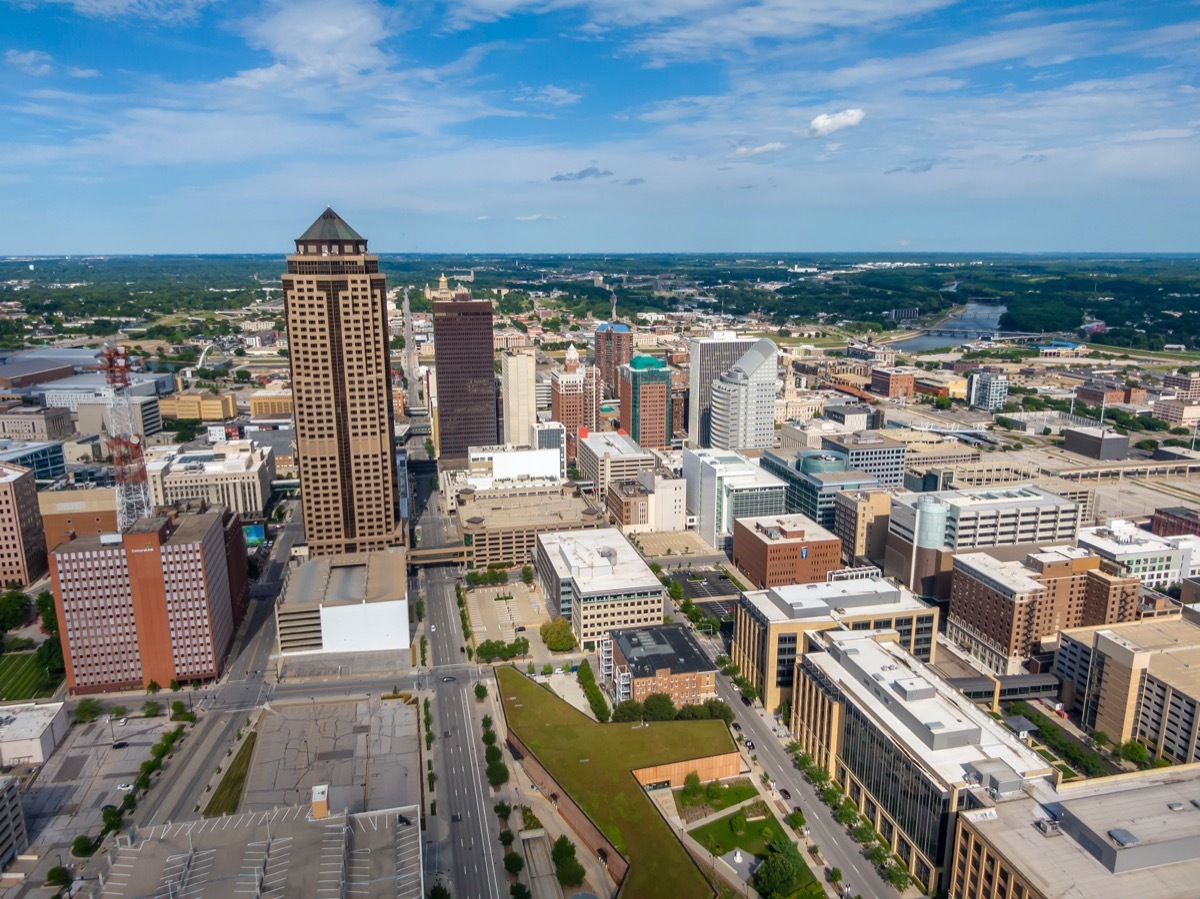 cityscape photo of the downtown area of Des Moines, Iowa