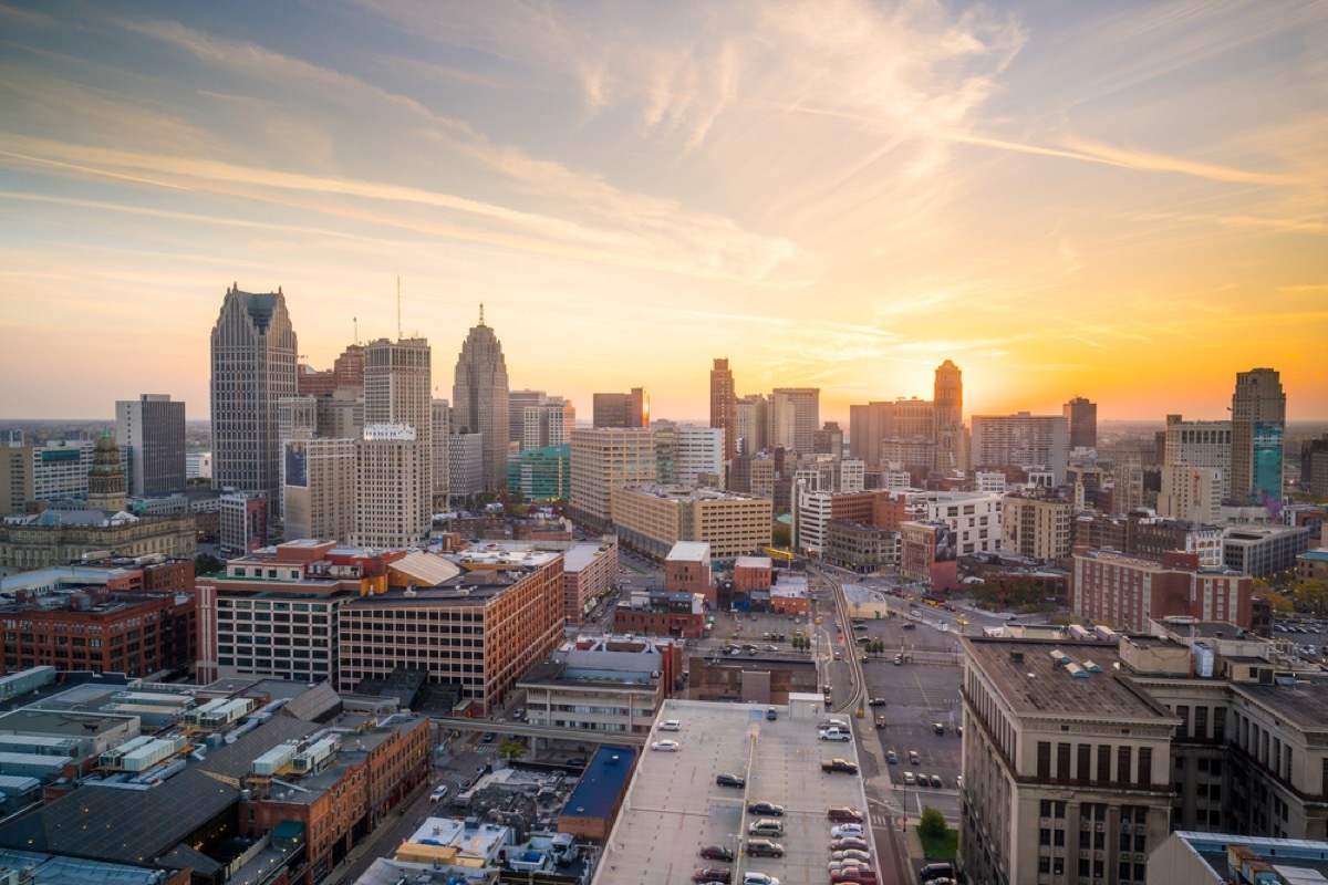 detroit michigan skyline