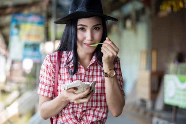 Tự thưởng cho bản thân mình một điều gì đó đặc biệt | 7 bước nhỏ để học cách yêu lấy cơ thể của bạn | Her Beauty