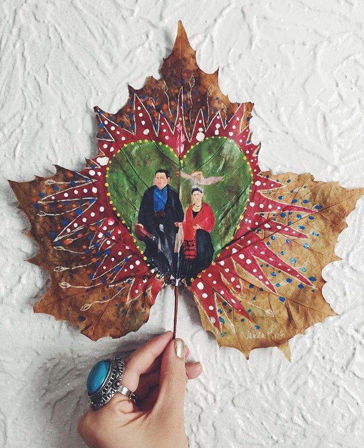 this-artist-is-painting-incredible-works-of-art-on-dried-leaves-05