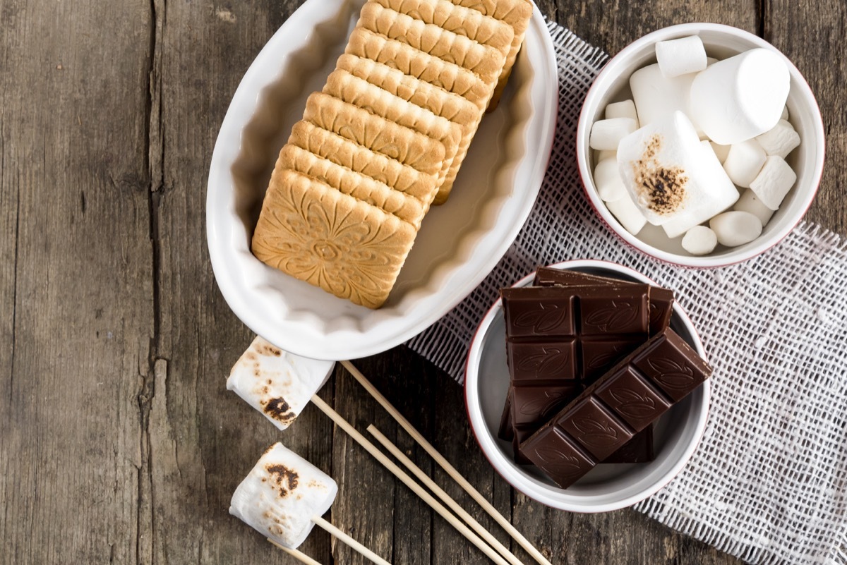 cookies chocolate and marshmallow for smores