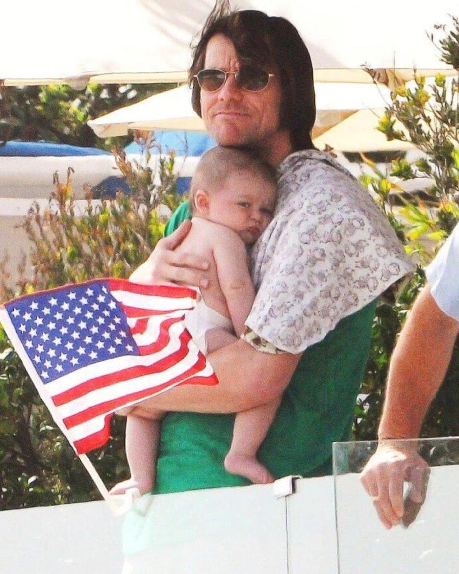 Jim Carrey | 12 Celebrity Grandpas With Their Grandchildren Will Melt Your Heart | Her Beauty