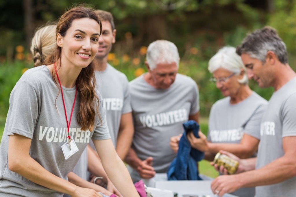 volunteer work feel younger 40