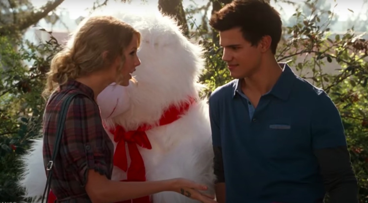 Taylor Swift and Taylor Lautner in Valentine's Day