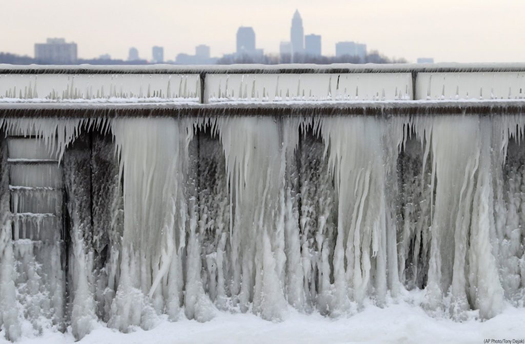 lake erie breakwall in ice