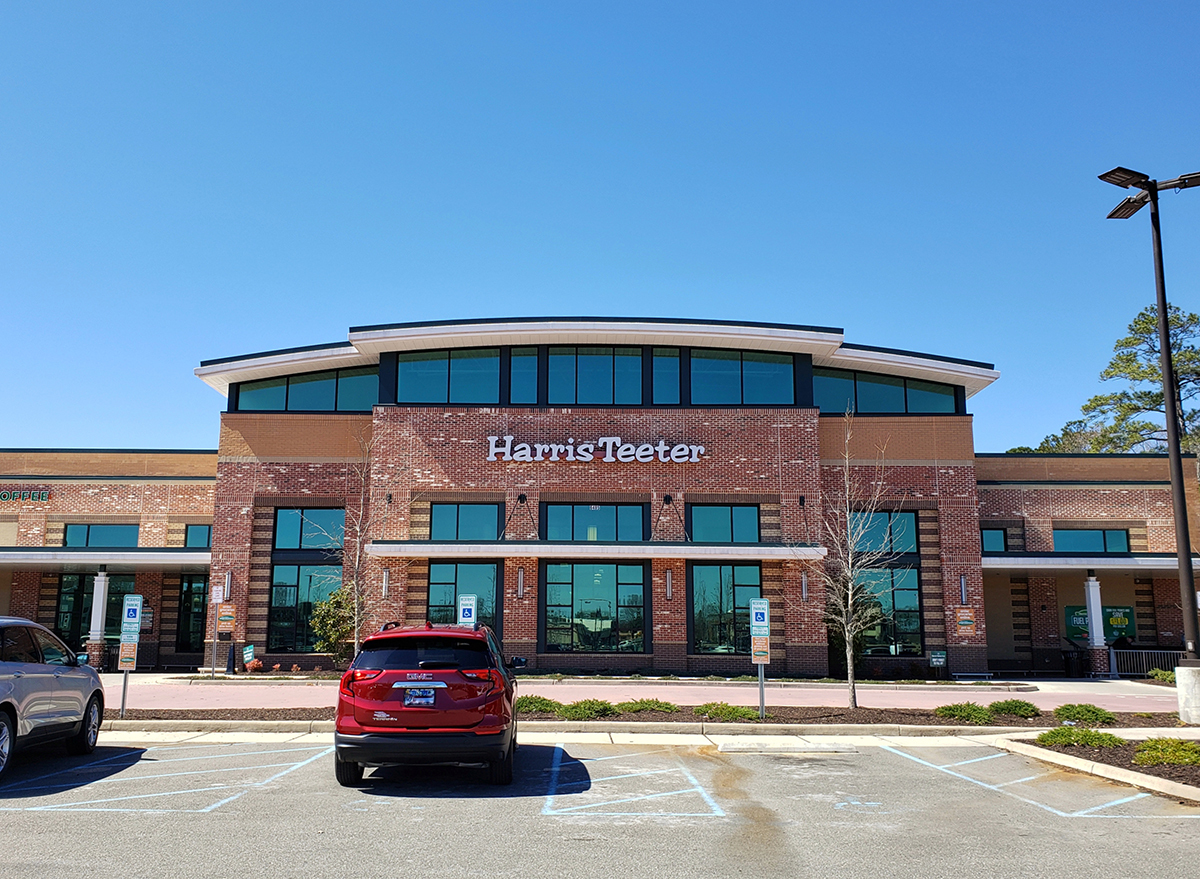 harris teeter exterior and parking lot