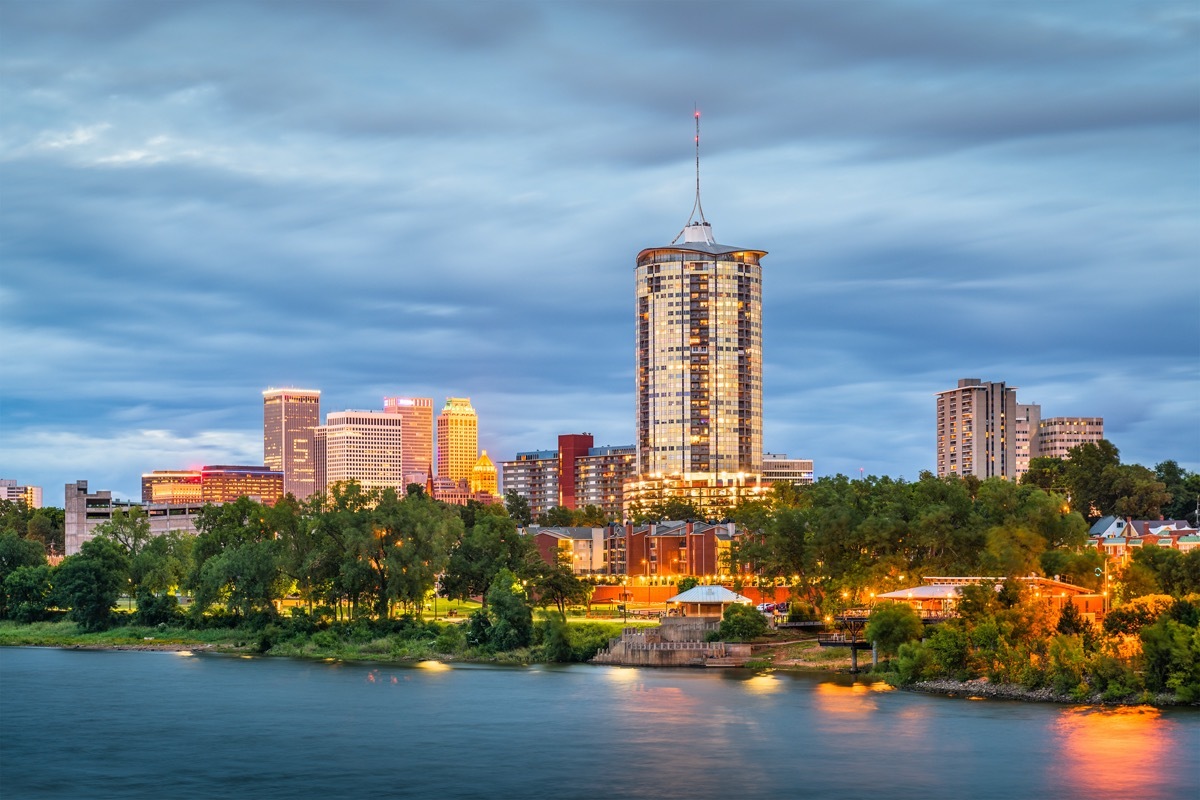 cityscape photo of Tulsa, Oklahoma at dusk