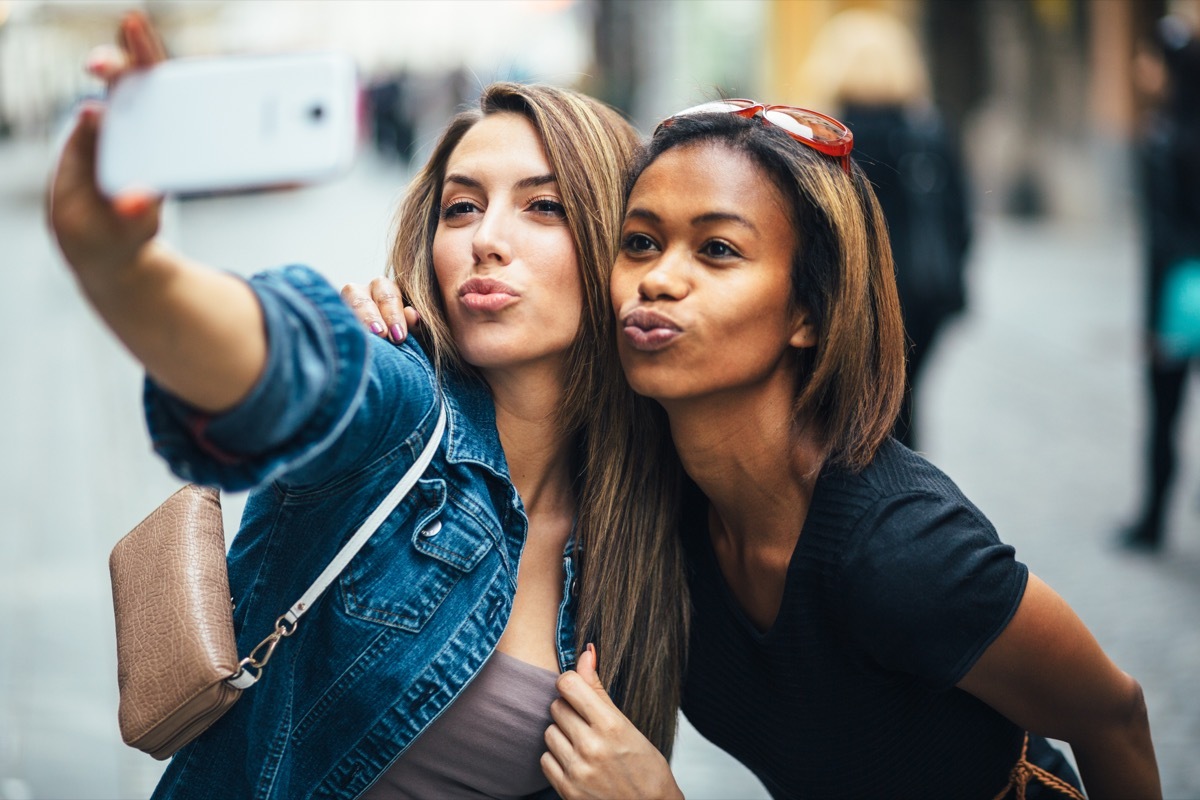 friends making a duck face while taking a selfie, smart person habits