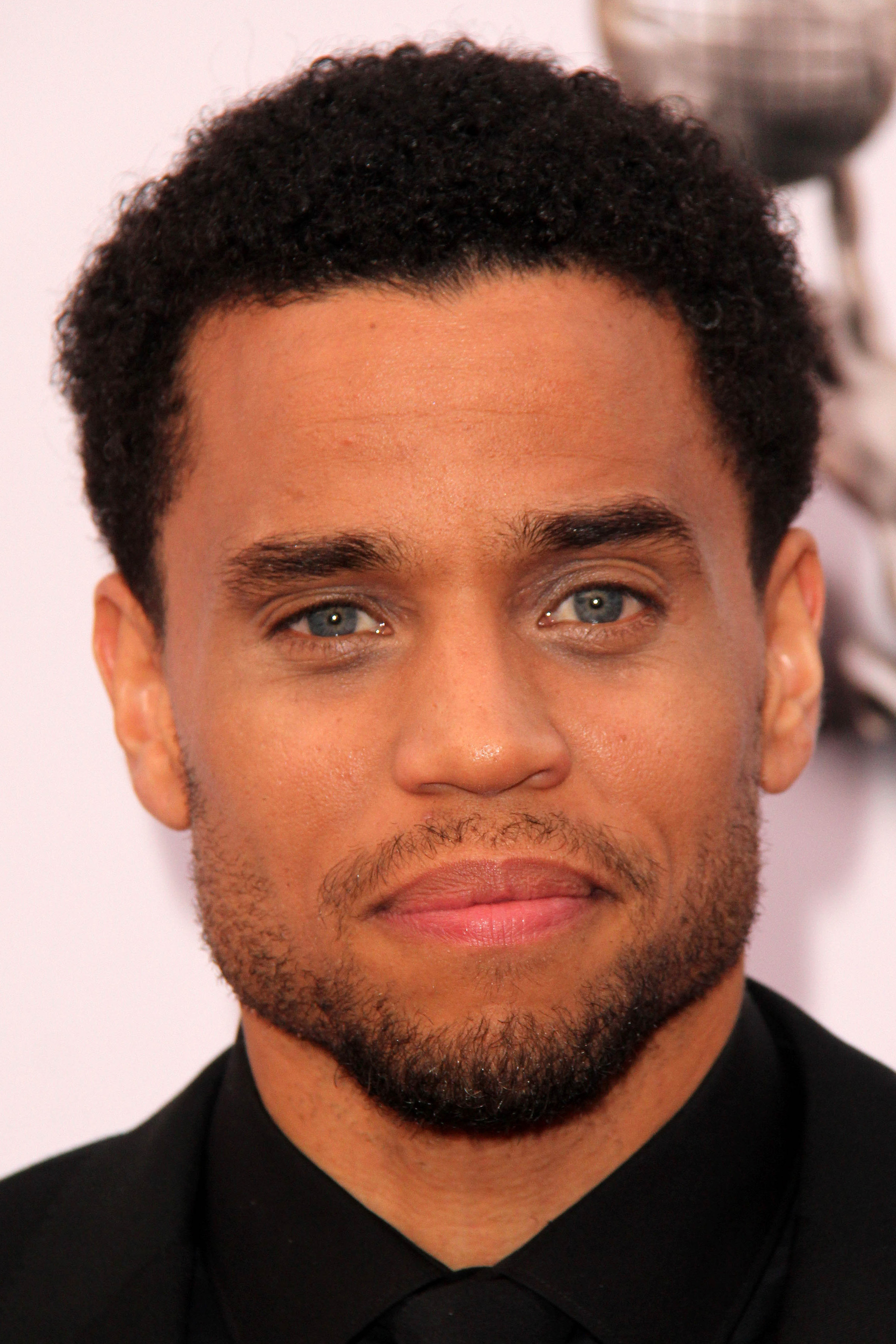 Michael Ealy wears curly hair