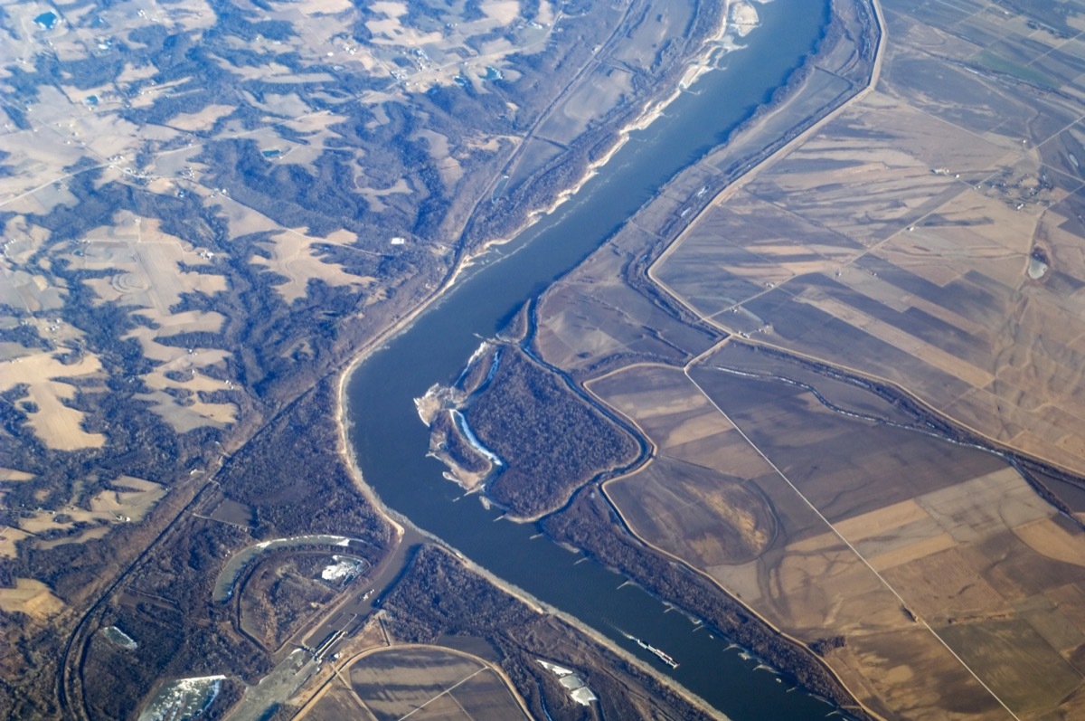 overview of kaskaskia illinois separated by mississippi river