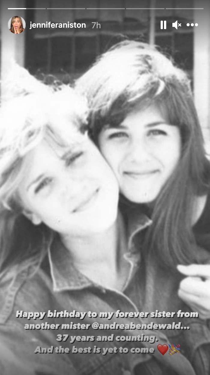 An old photo of Andrea Bendewald and Jennifer Aniston