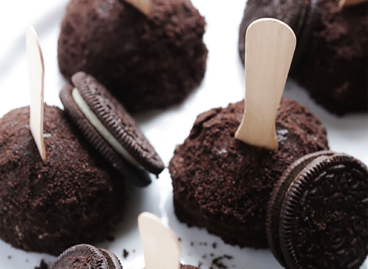 oreo ice cream truffles with sticks