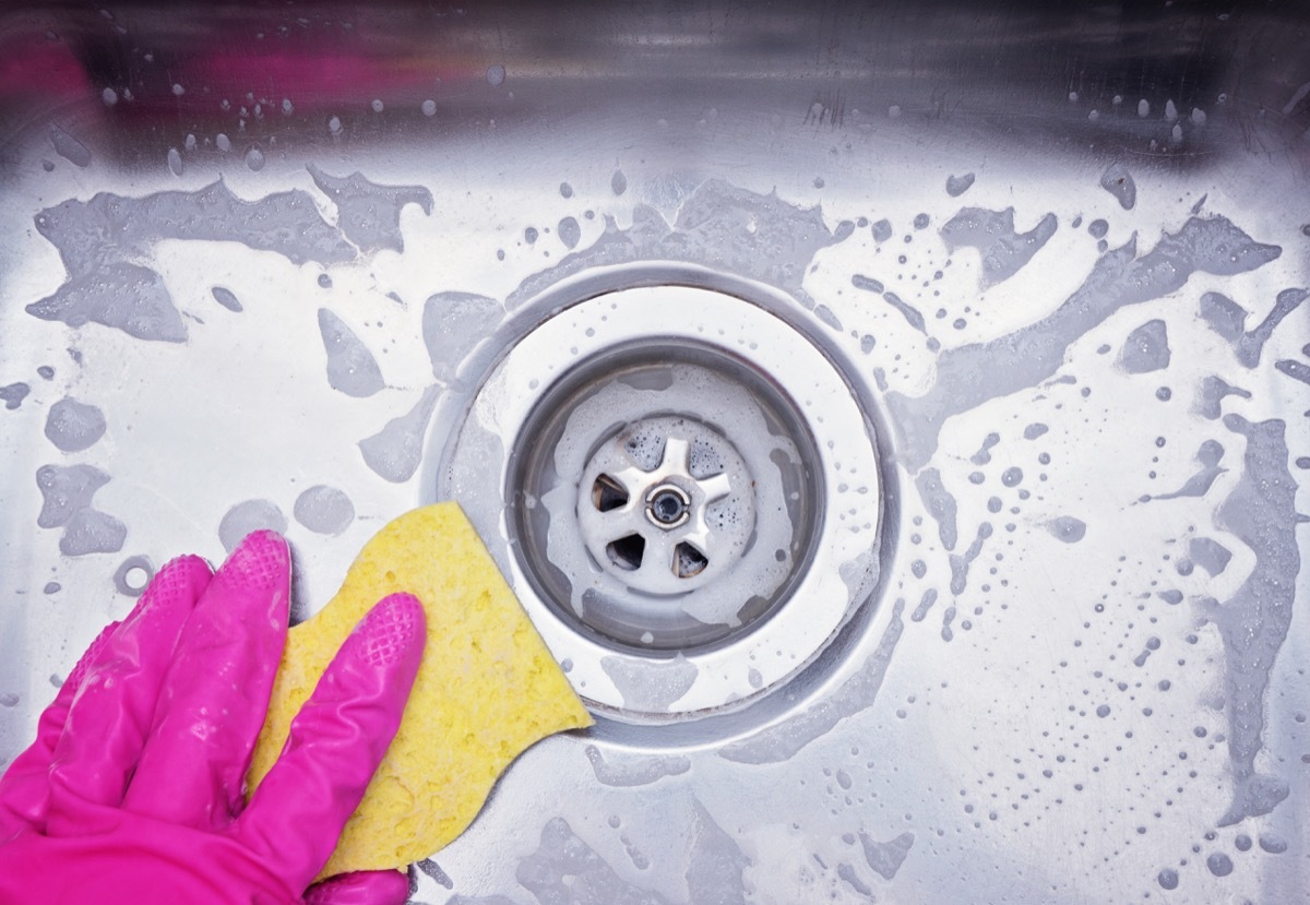 Cleaning sink