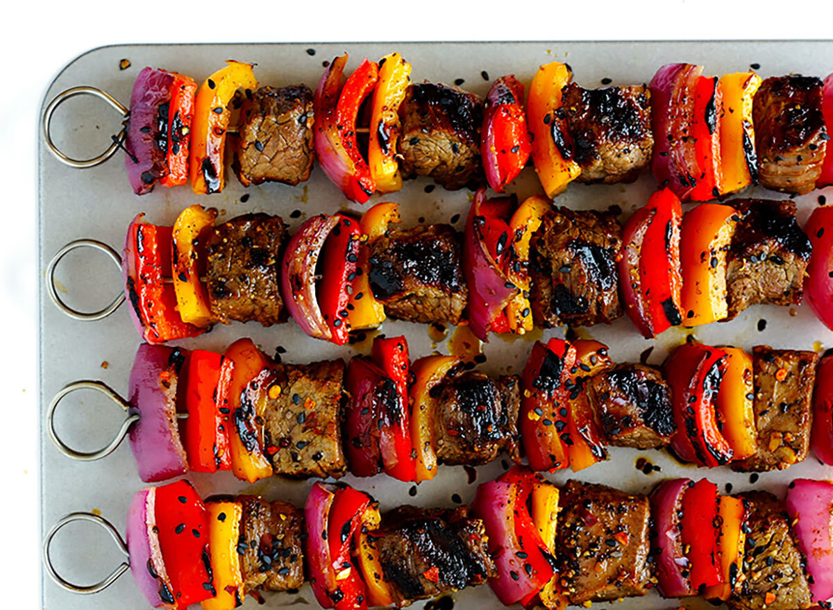 steak and bell pepper kabobs on serving platter