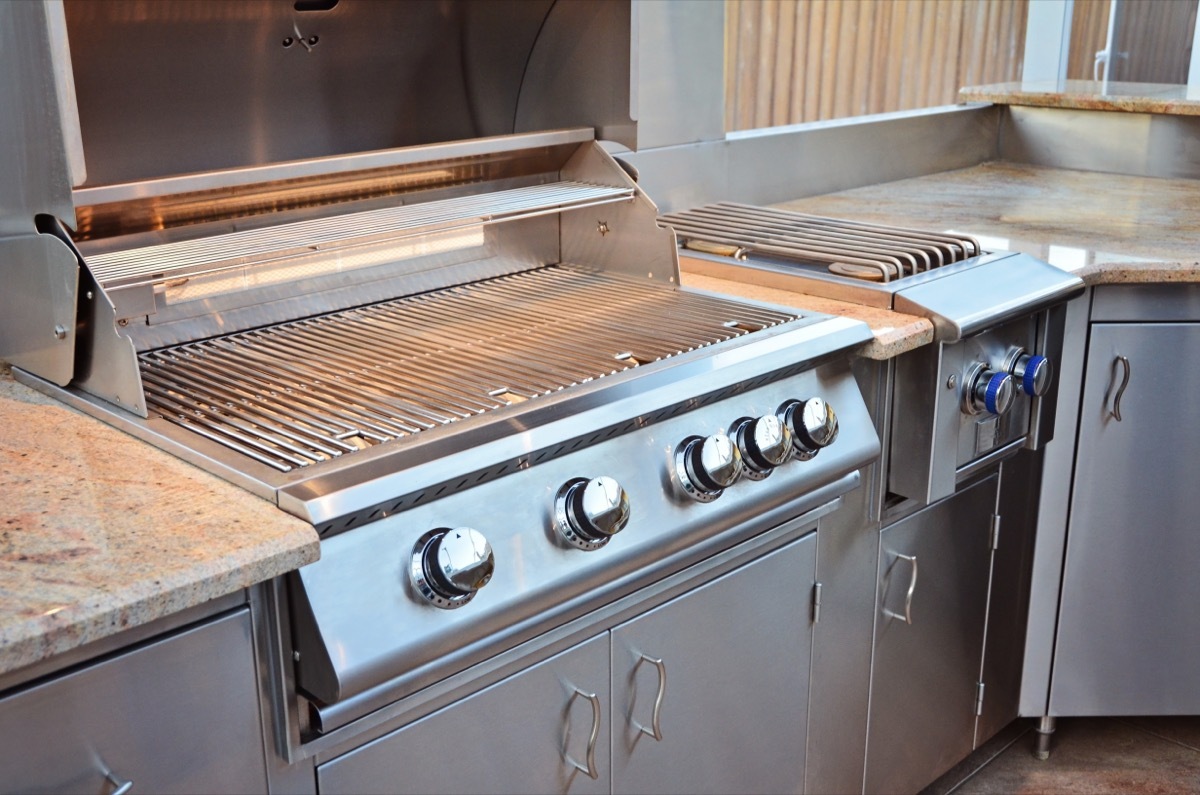 Grill and Outdoor Kitchen