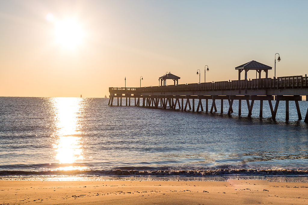 Hampton, beach, sunset, pier, longest-living cities